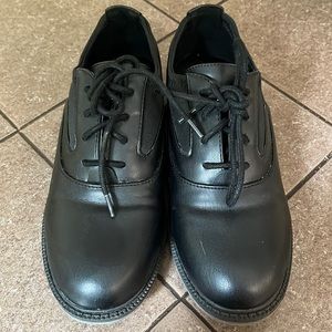 Boys size 2 black dress shoe